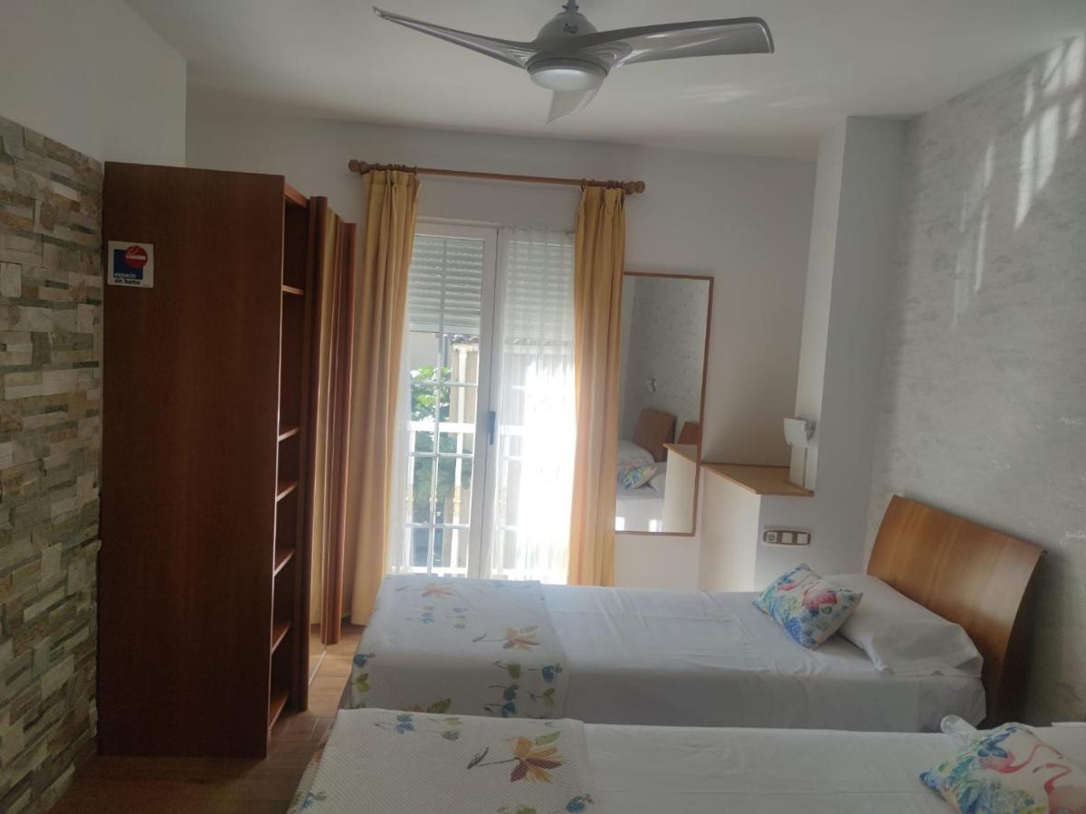 וילה פרנקה דל ביירסו Hostal Burbia מראה חיצוני תמונה