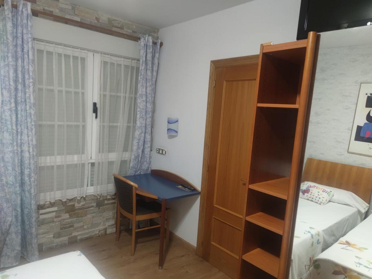 וילה פרנקה דל ביירסו Hostal Burbia מראה חיצוני תמונה