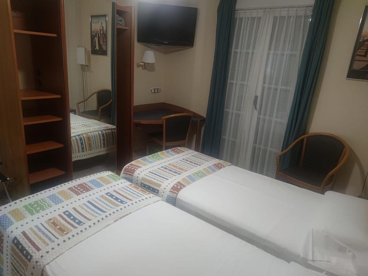 וילה פרנקה דל ביירסו Hostal Burbia מראה חיצוני תמונה