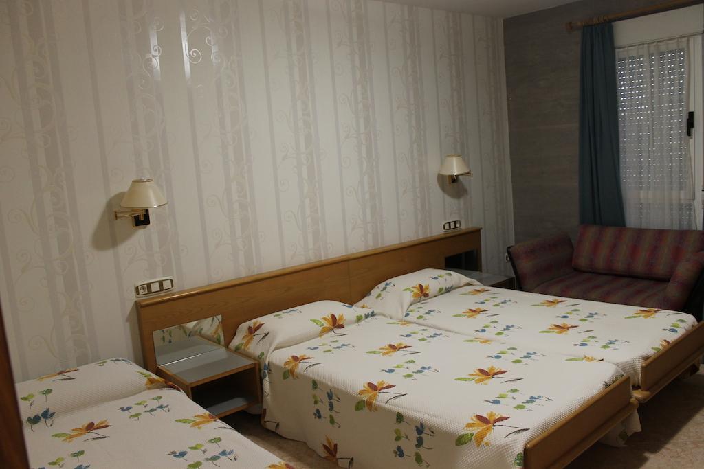 וילה פרנקה דל ביירסו Hostal Burbia מראה חיצוני תמונה